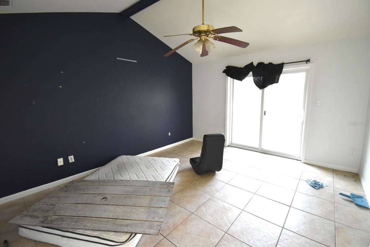 204 SHORE DRIVE — photo 5 of 18
