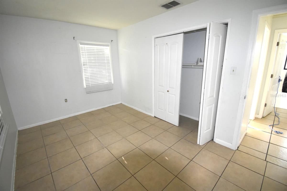 204 SHORE DRIVE — photo 10 of 18
