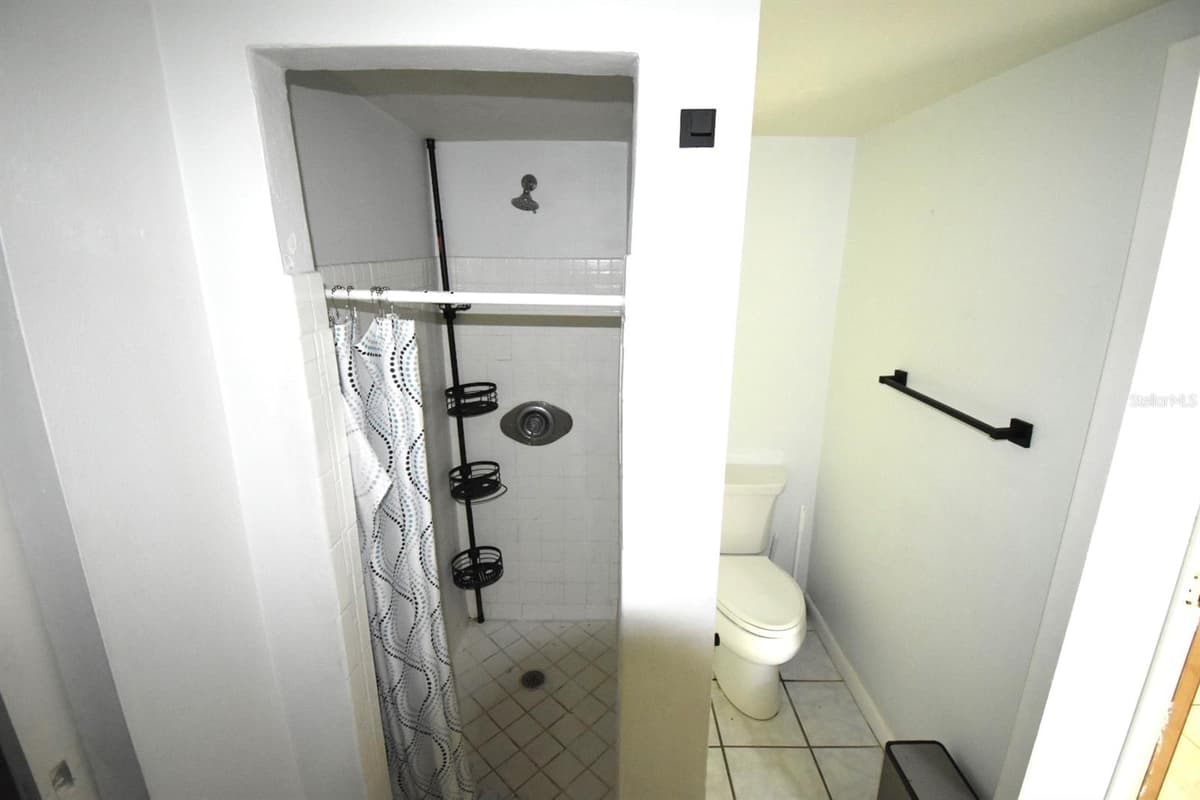 204 SHORE DRIVE — photo 9 of 18