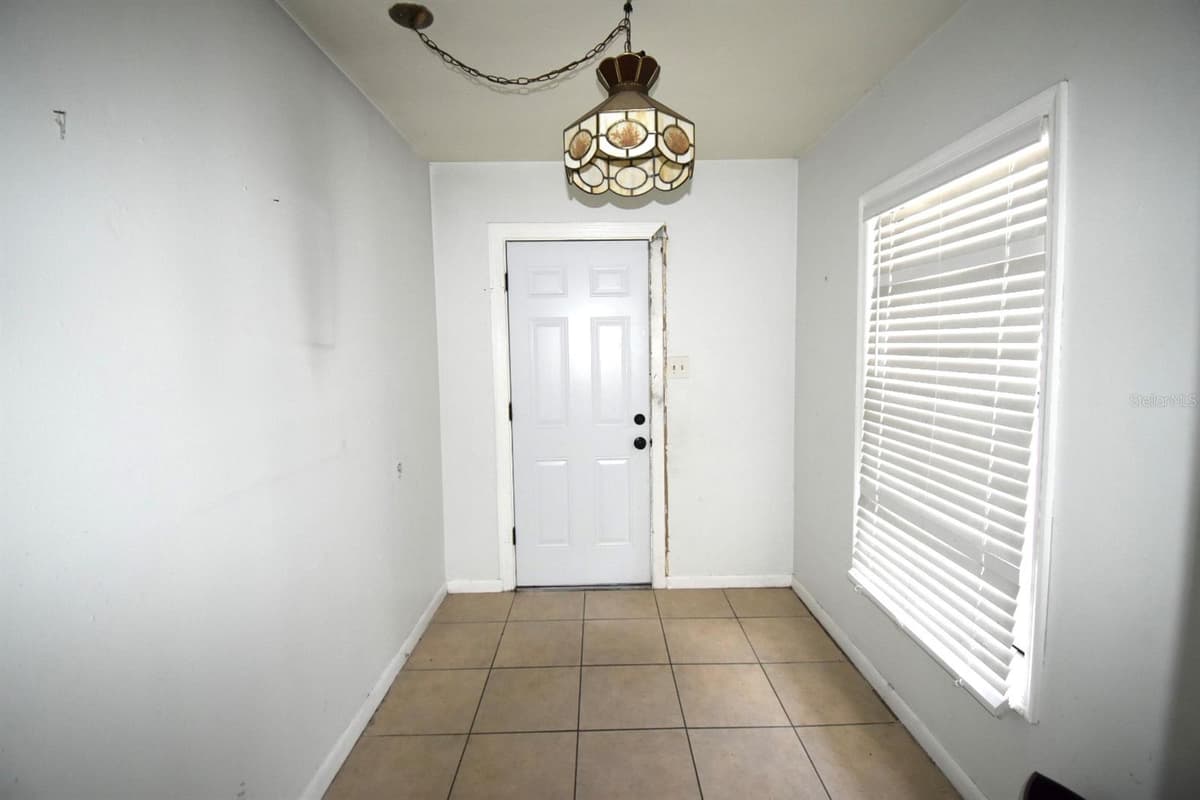 204 SHORE DRIVE — photo 3 of 18