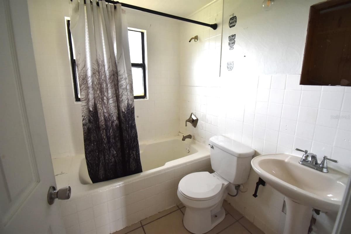 204 SHORE DRIVE — photo 12 of 18