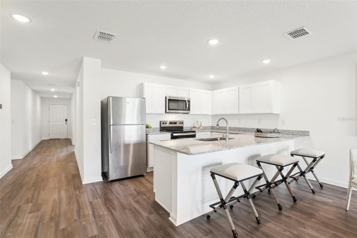 7100 PLUMOSA LANE — photo 9 of 33