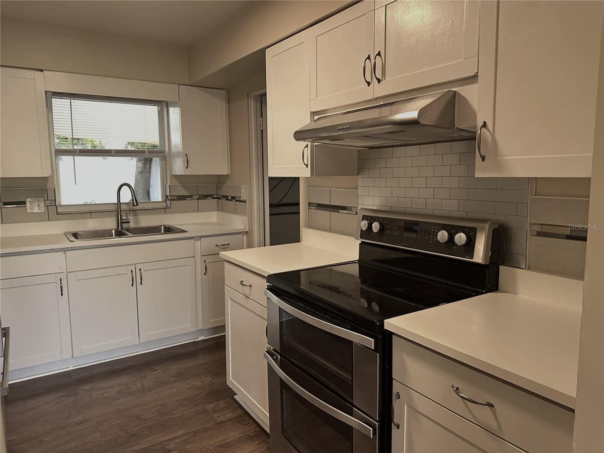 2740 HEATHER PLACE — photo 8 of 27