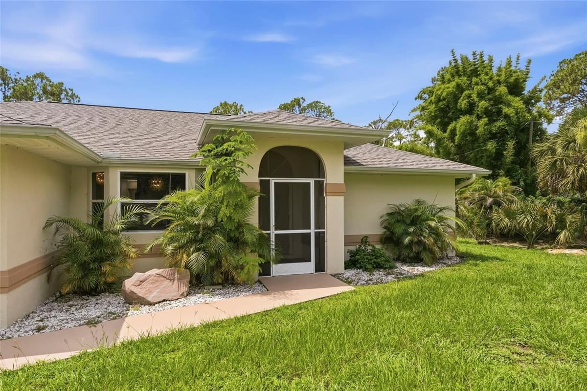 2209 TROPICAIRE BOULEVARD — photo 3 of 69