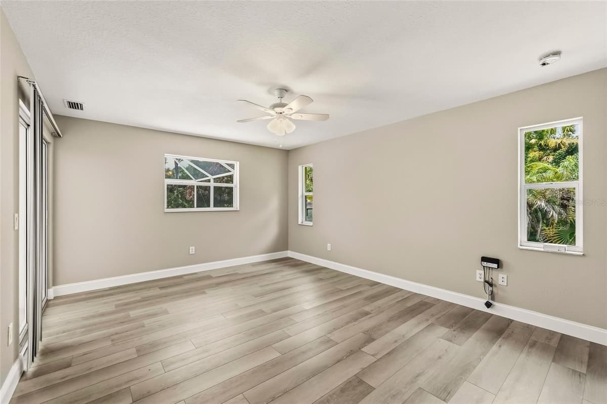 2209 TROPICAIRE BOULEVARD — photo 11 of 69