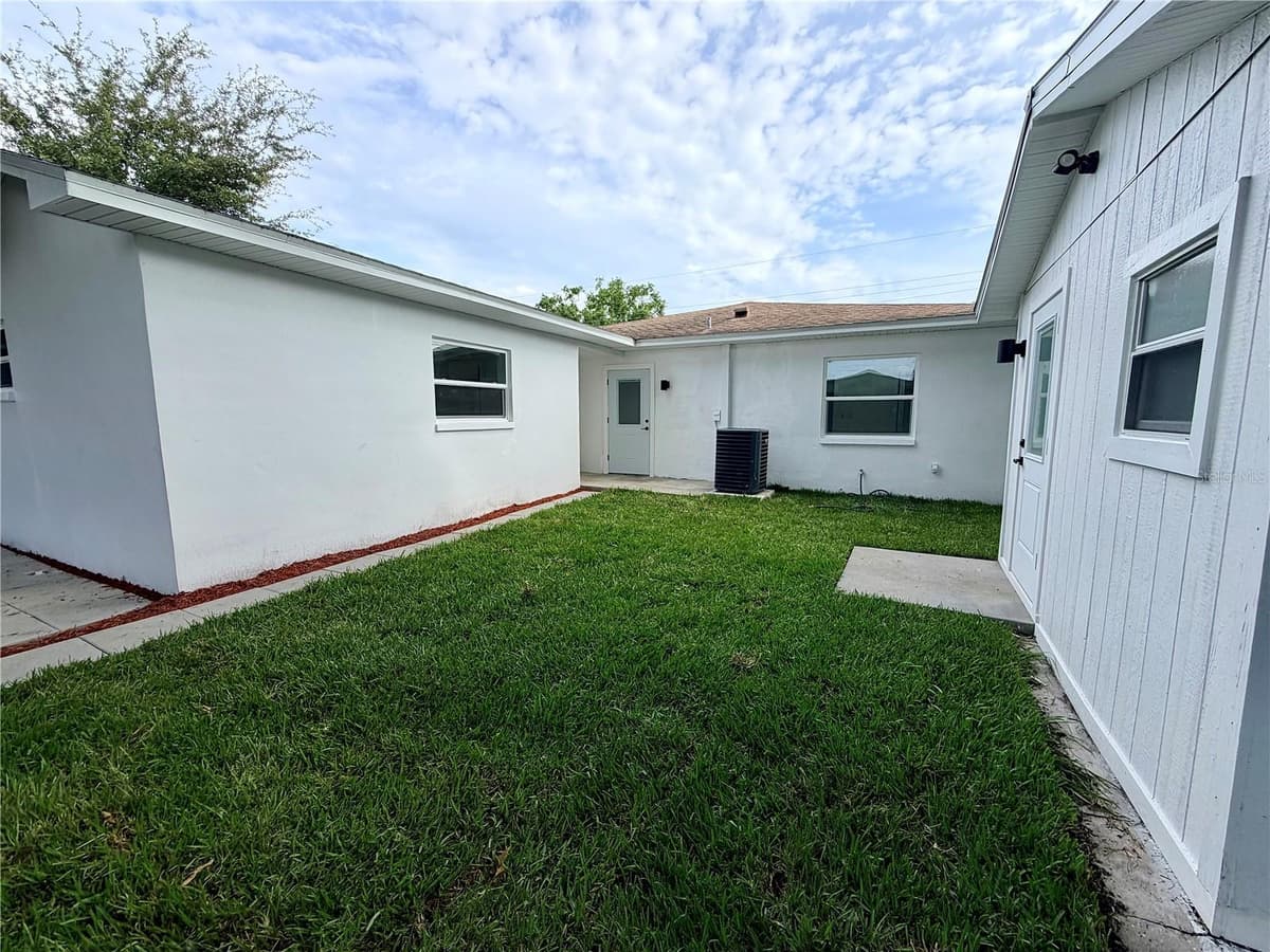 3117 LEROY STREET — photo 12 of 48