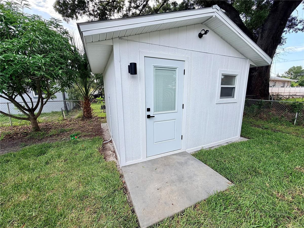 3117 LEROY STREET — photo 43 of 48