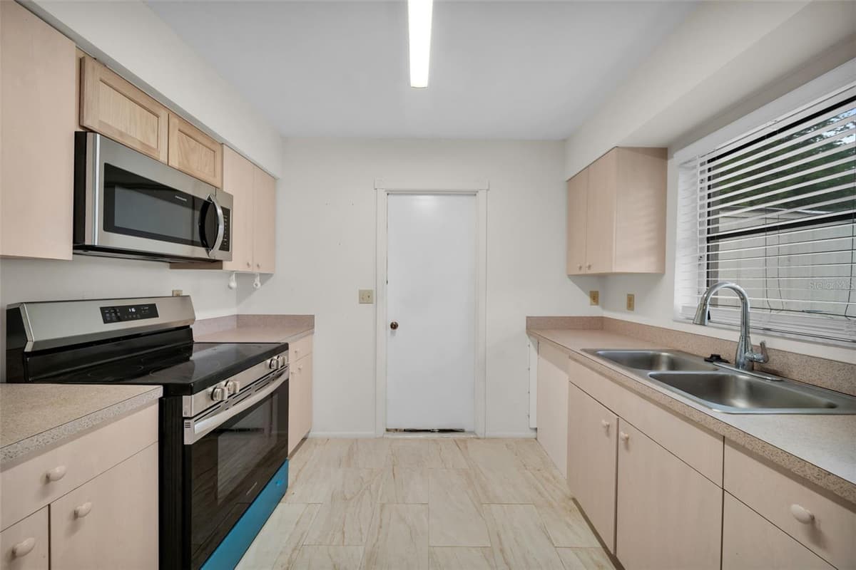 38 ABACO STREET — photo 10 of 24