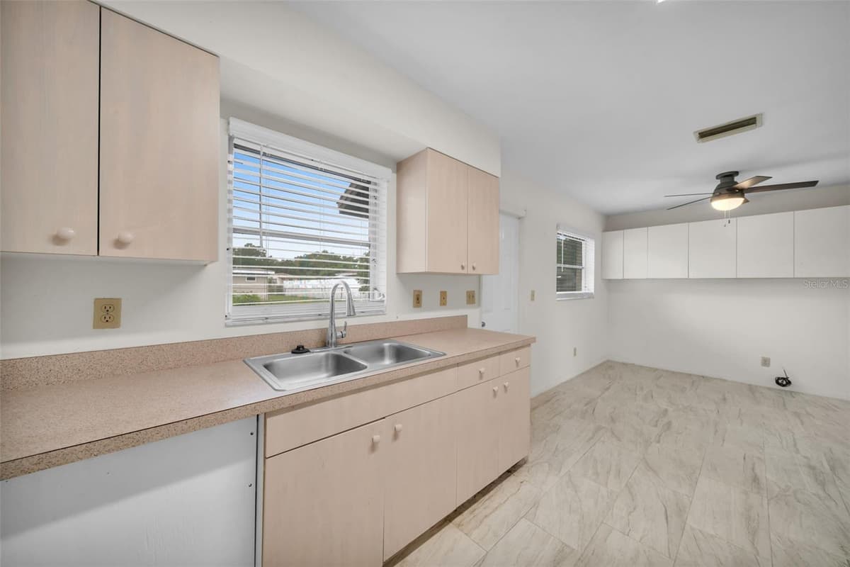 38 ABACO STREET — photo 8 of 24