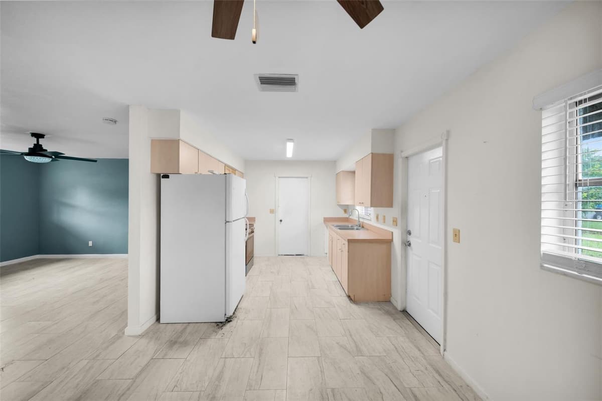 38 ABACO STREET — photo 6 of 24