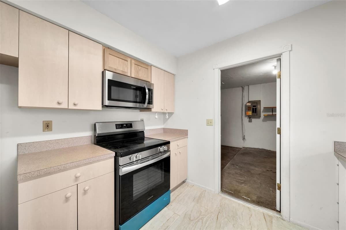 38 ABACO STREET — photo 5 of 24