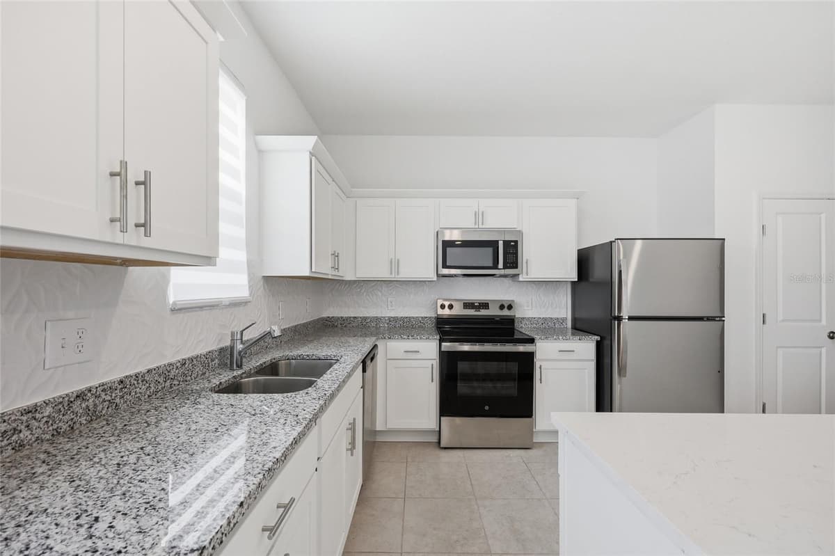 2504 PEONY PL — photo 17 of 40