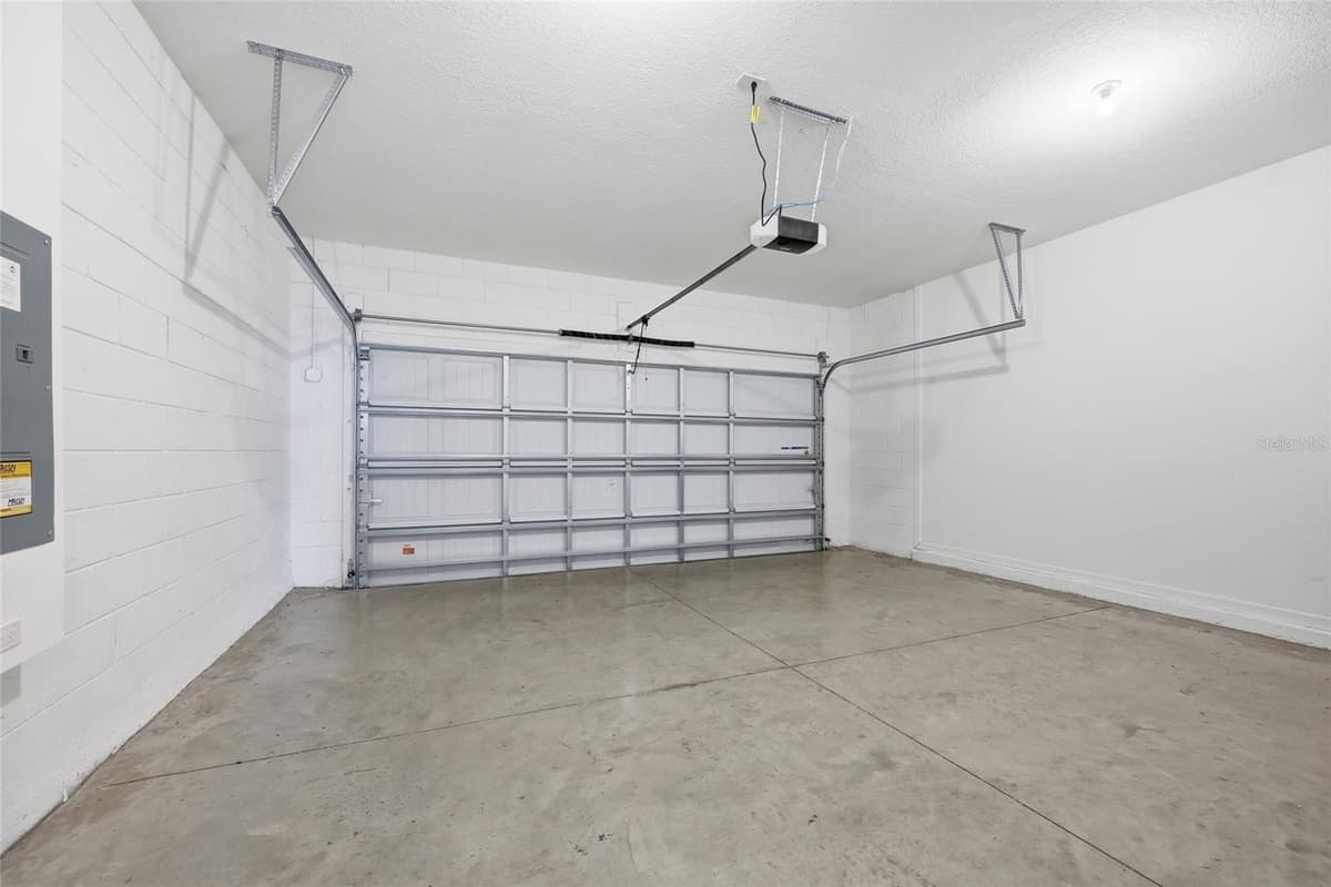 2504 PEONY PL — photo 33 of 40