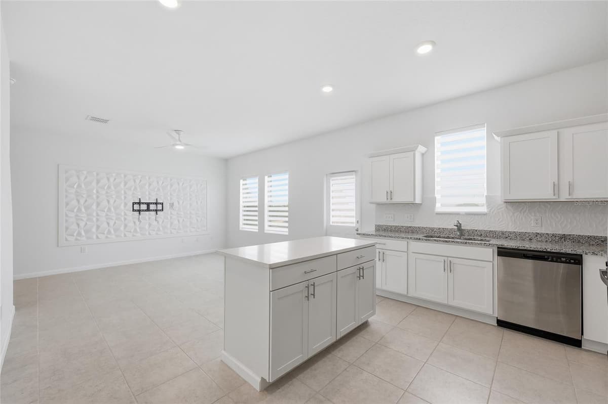 2504 PEONY PL — photo 16 of 40