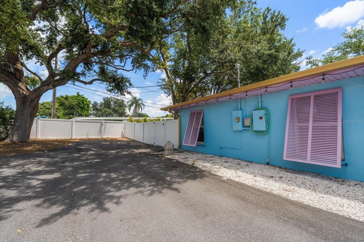 2050 BAY DRIVE — photo 52 of 61