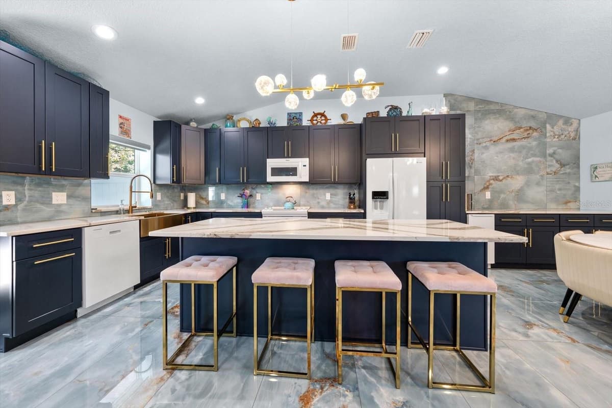 2050 BAY DRIVE — photo 4 of 61