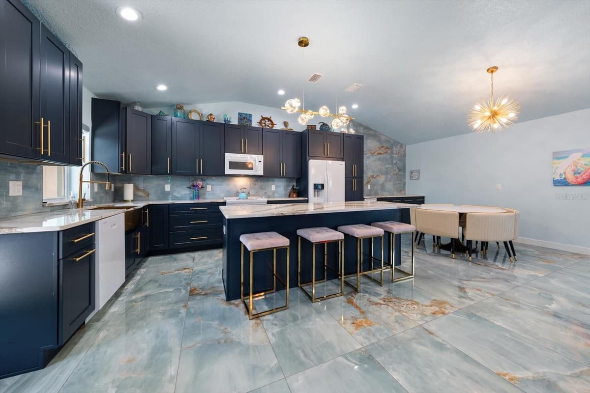 2050 BAY DRIVE — photo 8 of 61