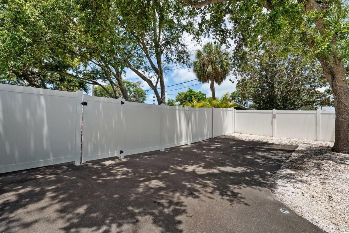 2050 BAY DRIVE — photo 51 of 61