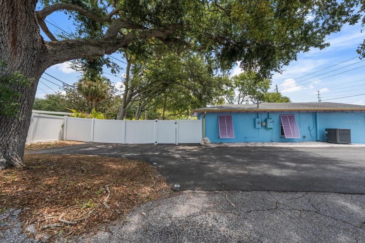2050 BAY DRIVE — photo 53 of 61