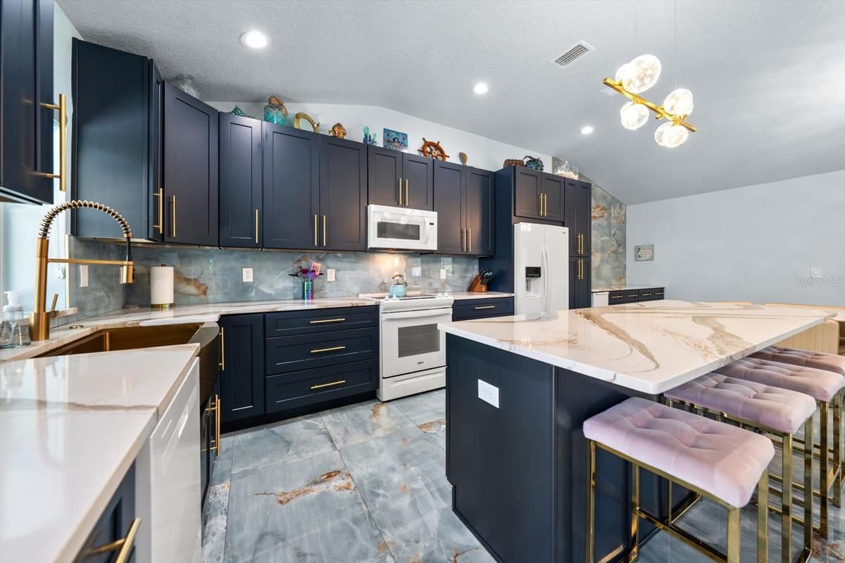 2050 BAY DRIVE — photo 13 of 61
