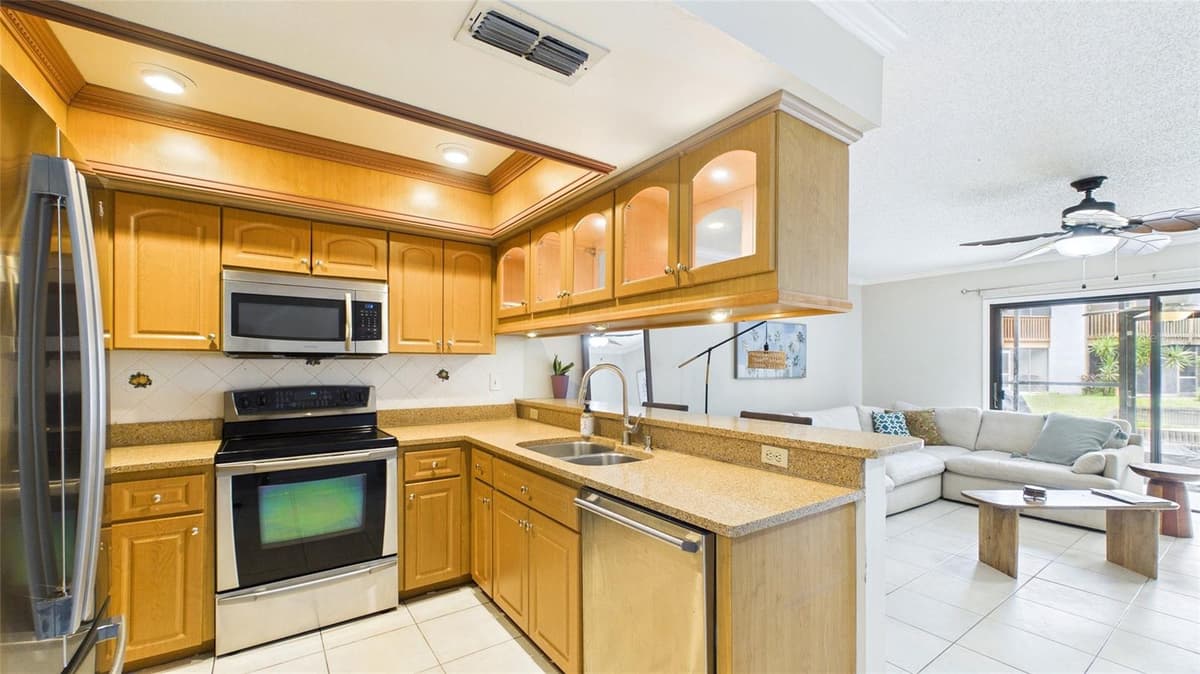 2122 TARPON LANDINGS DRIVE — photo 10 of 47