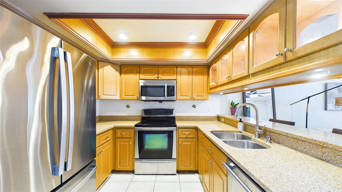 2122 TARPON LANDINGS DRIVE — photo 8 of 47