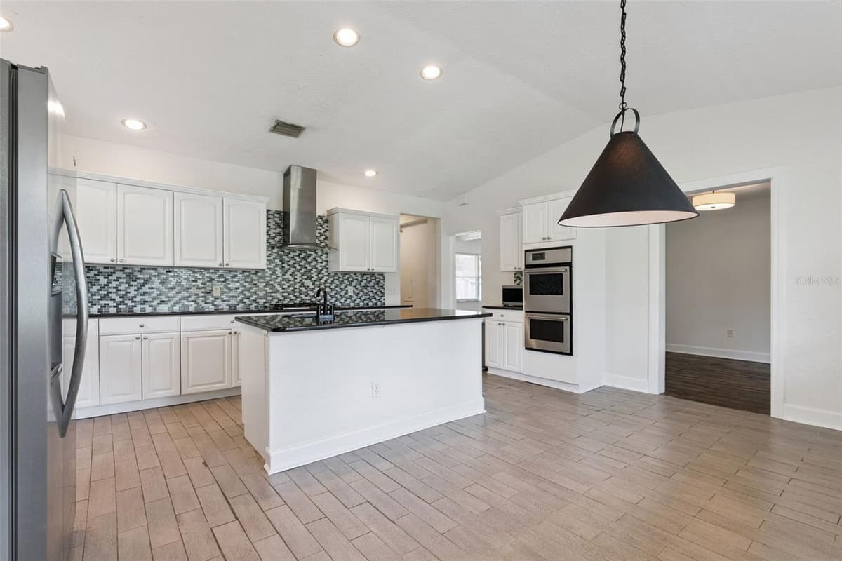 207 SUMMERLIN AVENUE — photo 11 of 36