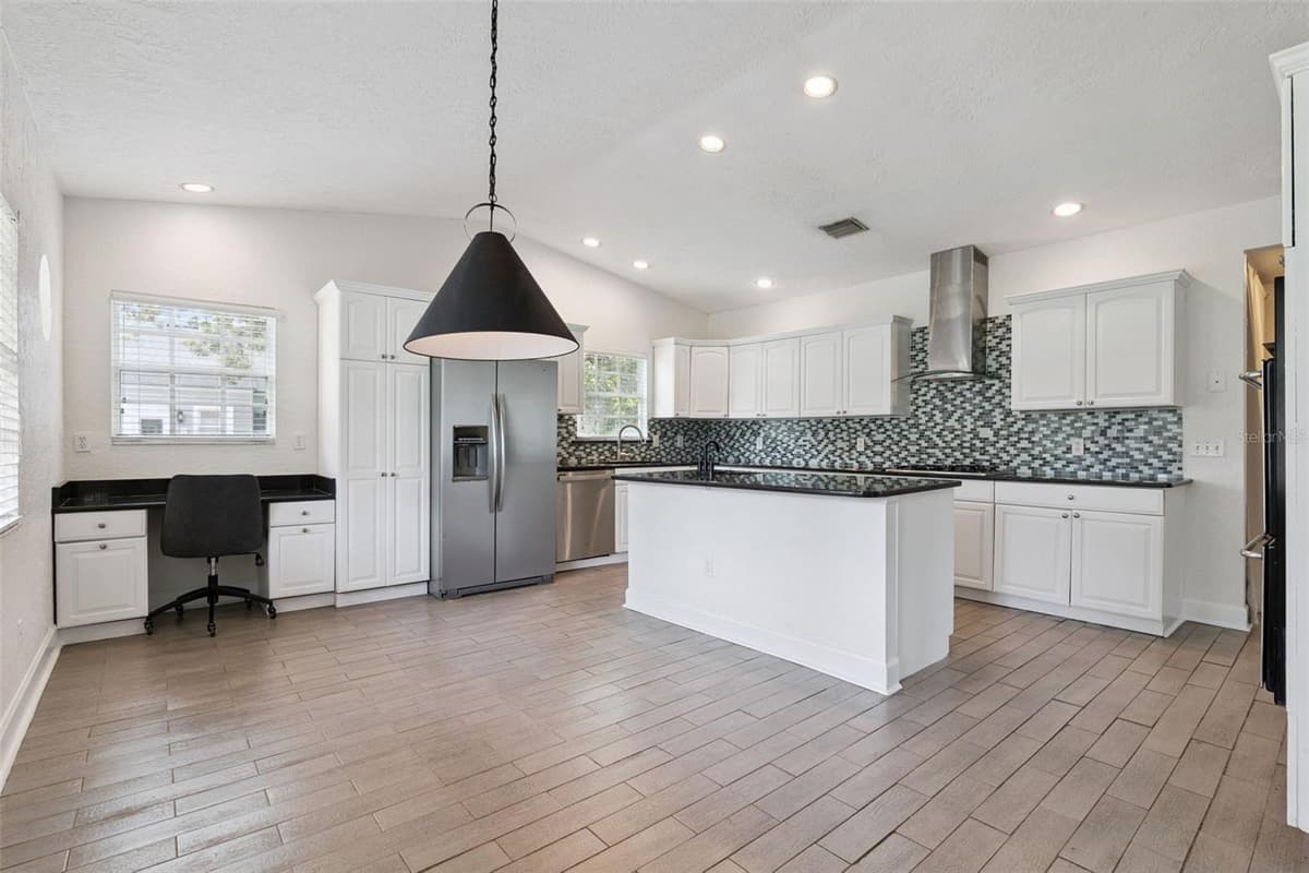 207 SUMMERLIN AVENUE — photo 10 of 36