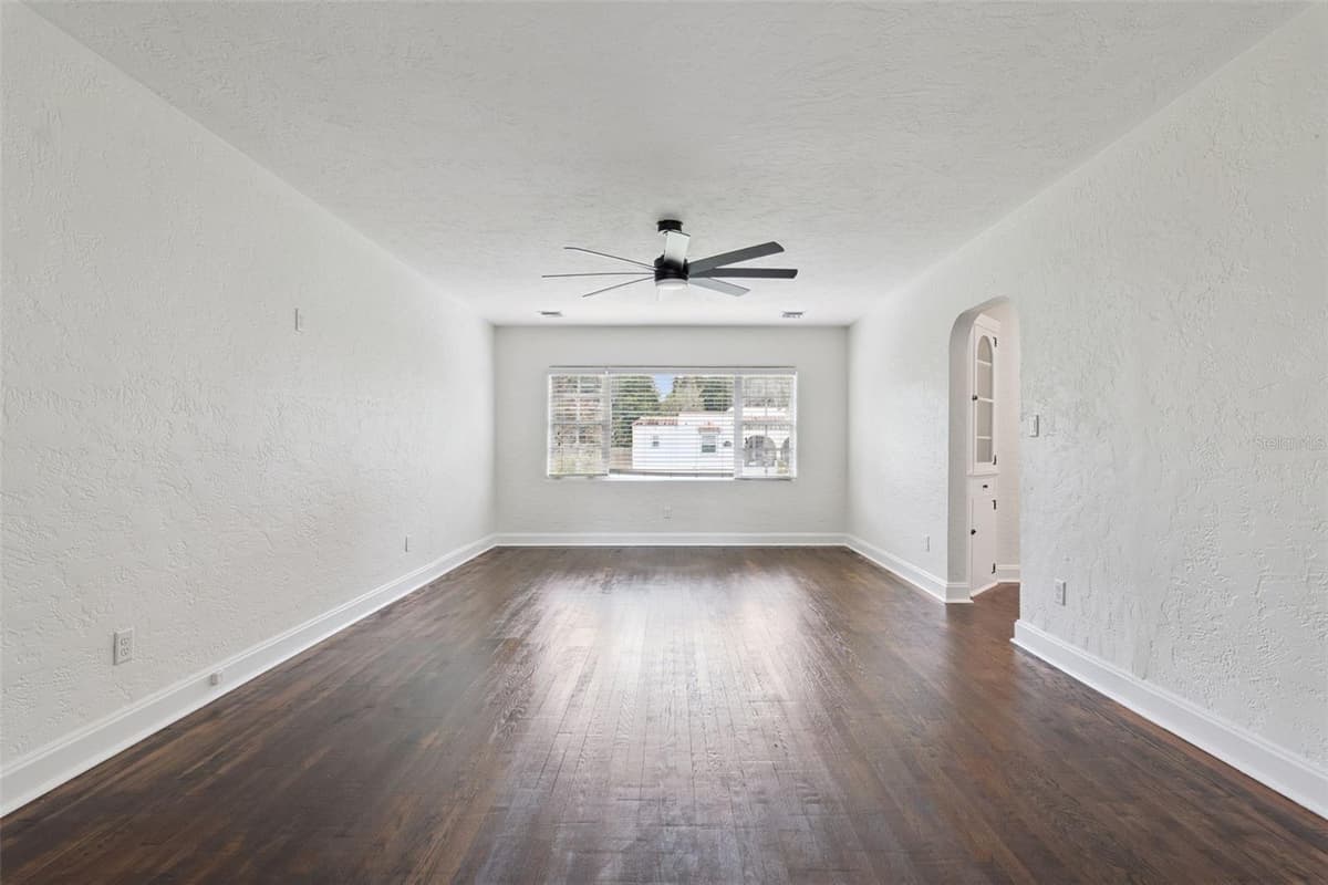 207 SUMMERLIN AVENUE — photo 7 of 36