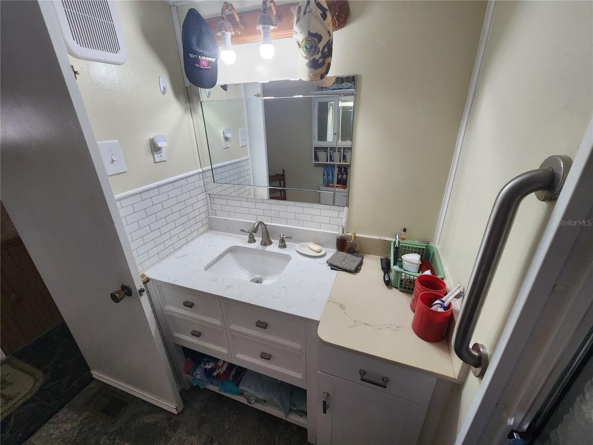 130 CAPRI DRIVE — photo 10 of 25