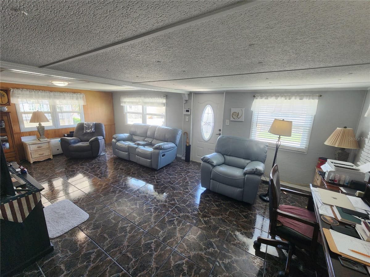 130 CAPRI DRIVE — photo 16 of 25