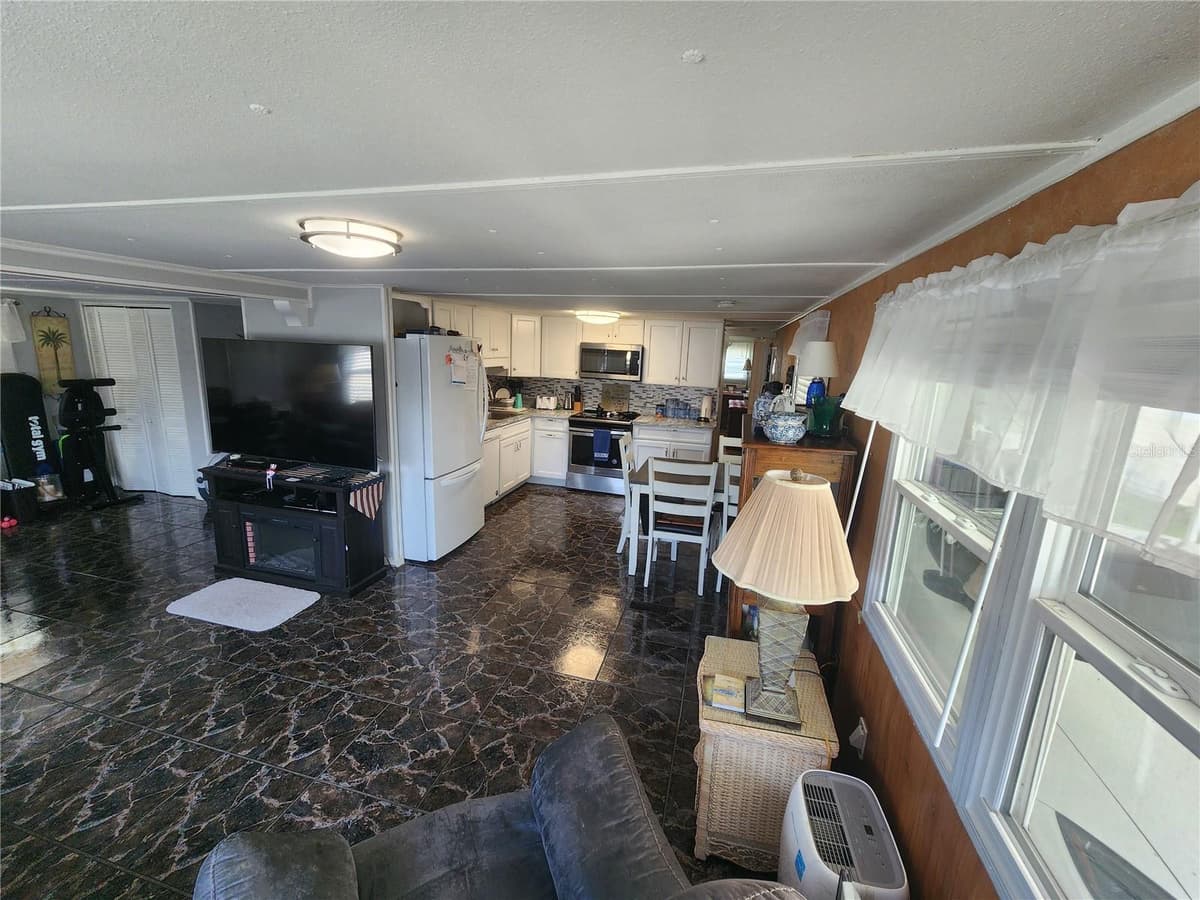 130 CAPRI DRIVE — photo 13 of 25