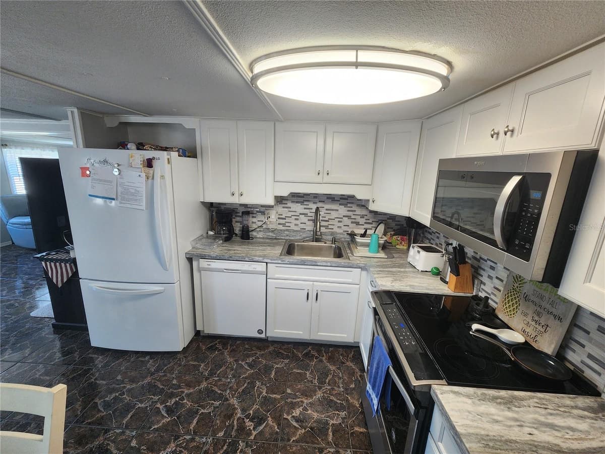 130 CAPRI DRIVE — photo 12 of 25