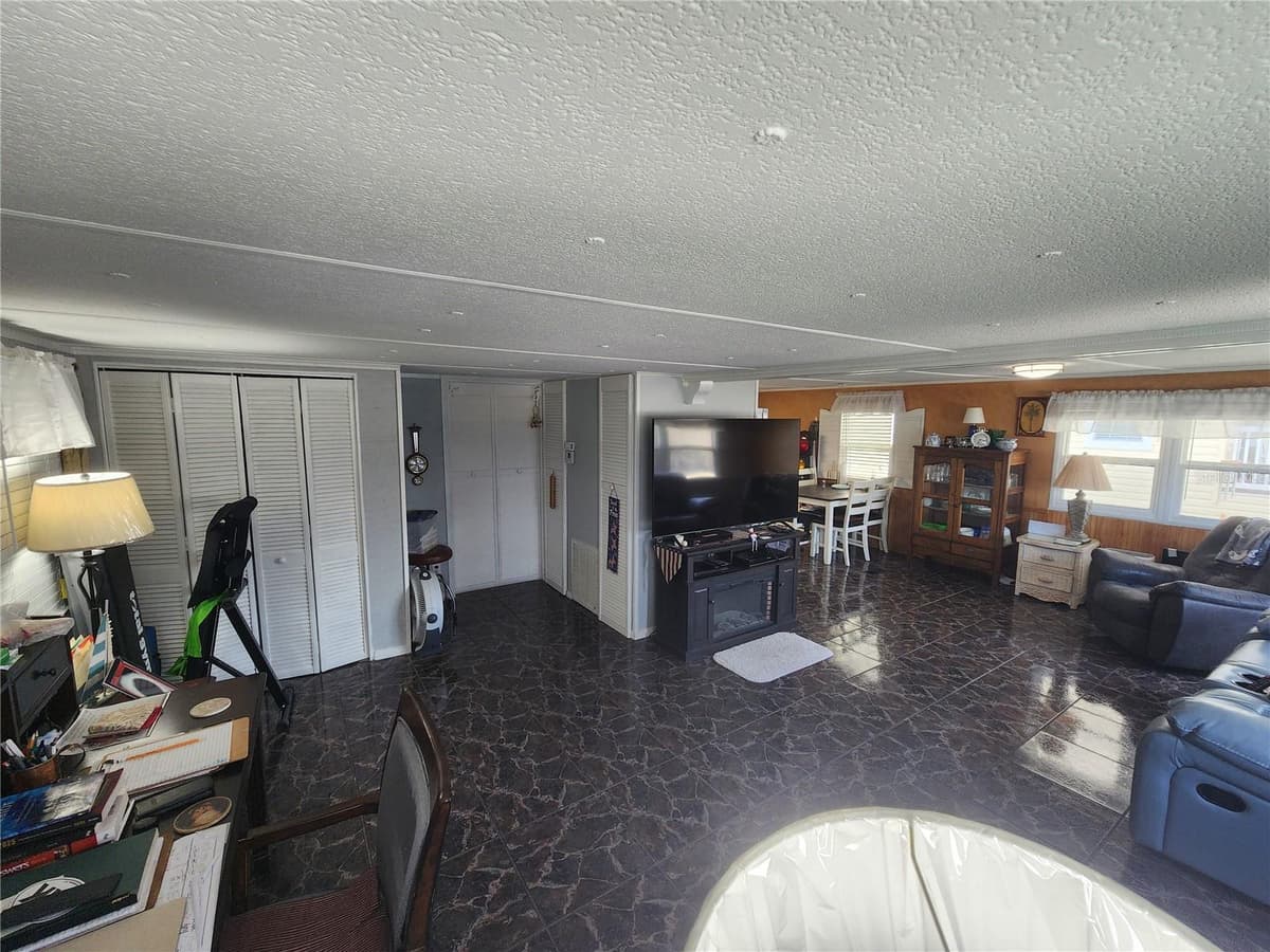 130 CAPRI DRIVE — photo 15 of 25