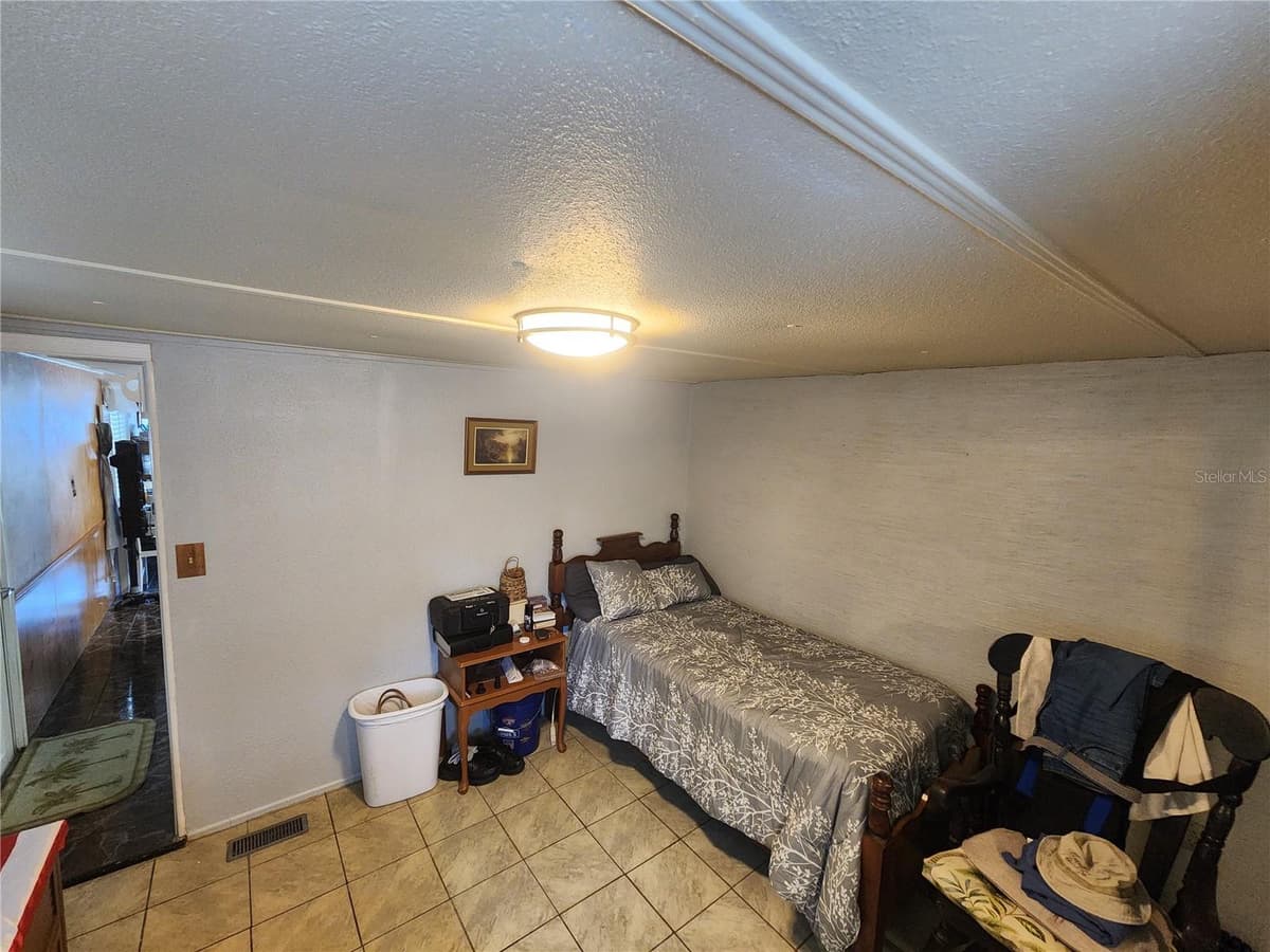 130 CAPRI DRIVE — photo 6 of 25