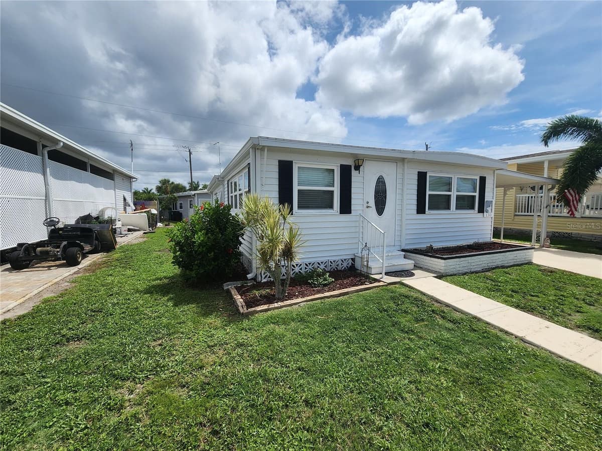130 CAPRI DRIVE — photo 3 of 25
