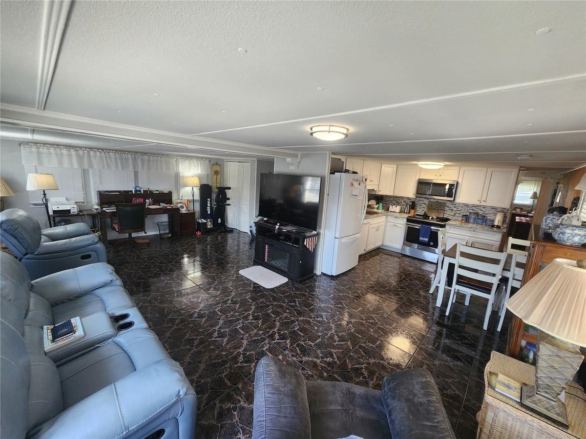 130 CAPRI DRIVE — photo 14 of 25