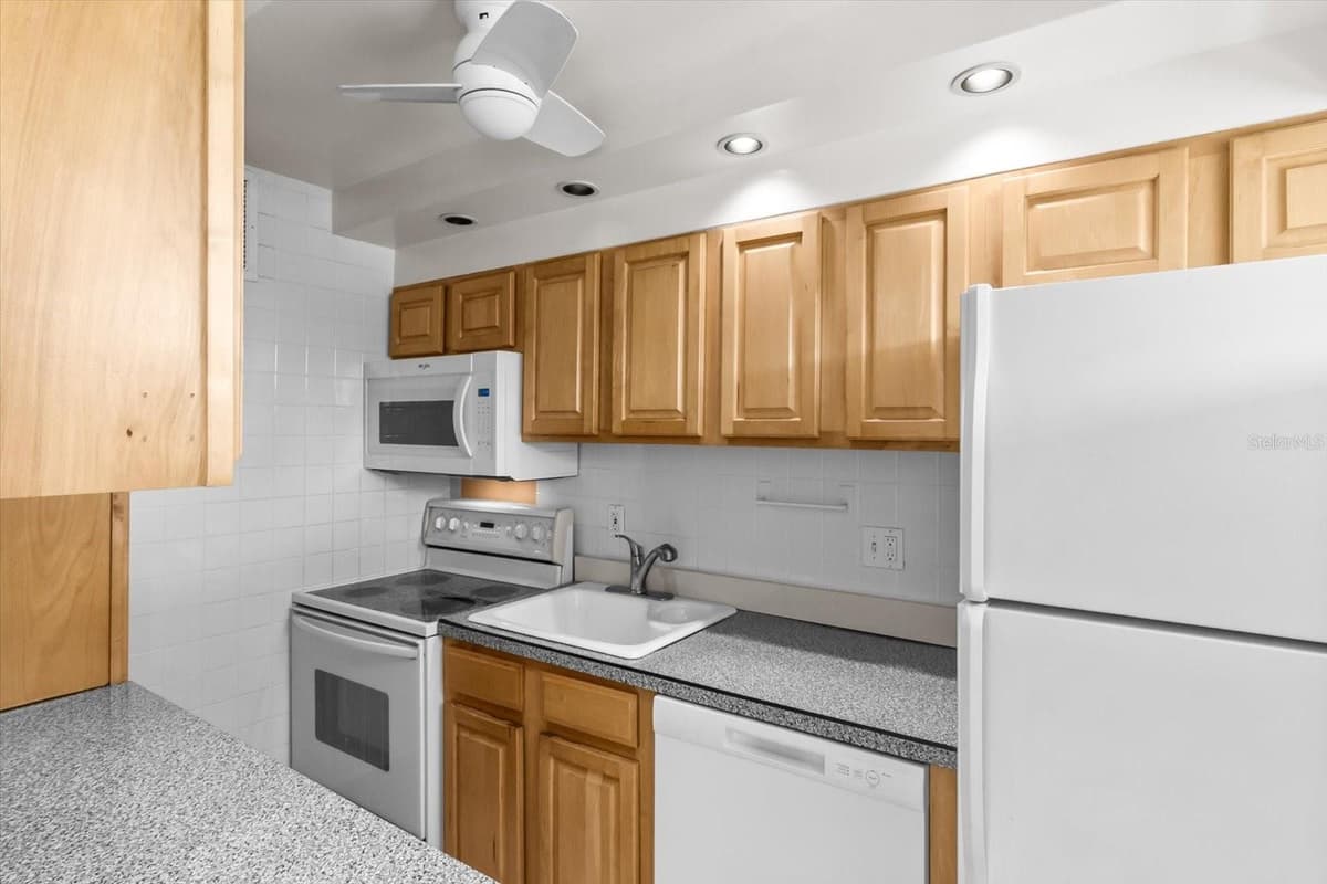33 GULFSTREAM AVENUE — photo 19 of 30
