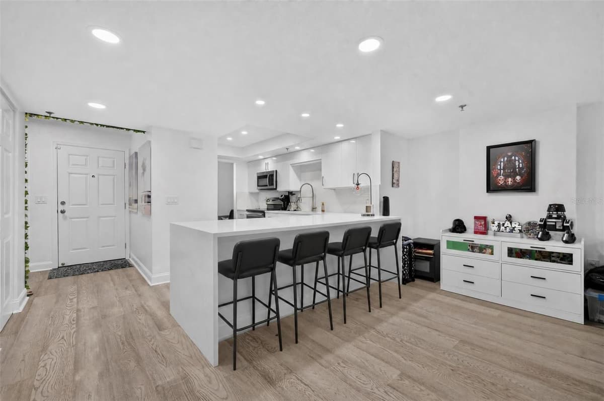 530 CENTRAL BOULEVARD — photo 10 of 38