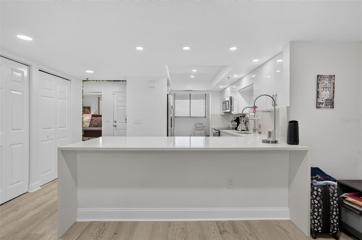 530 CENTRAL BOULEVARD — photo 9 of 38