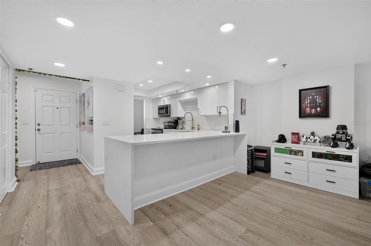 530 CENTRAL BOULEVARD — photo 8 of 38