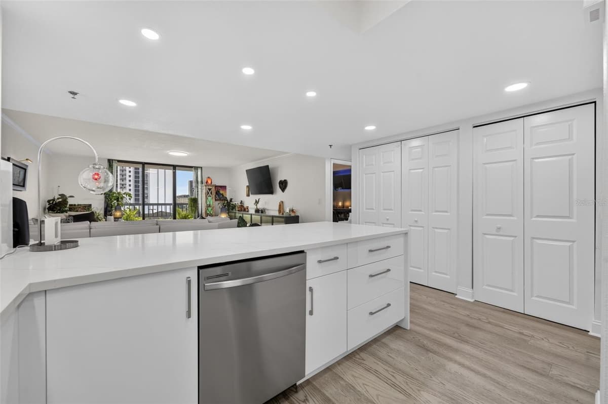 530 CENTRAL BOULEVARD — photo 13 of 38
