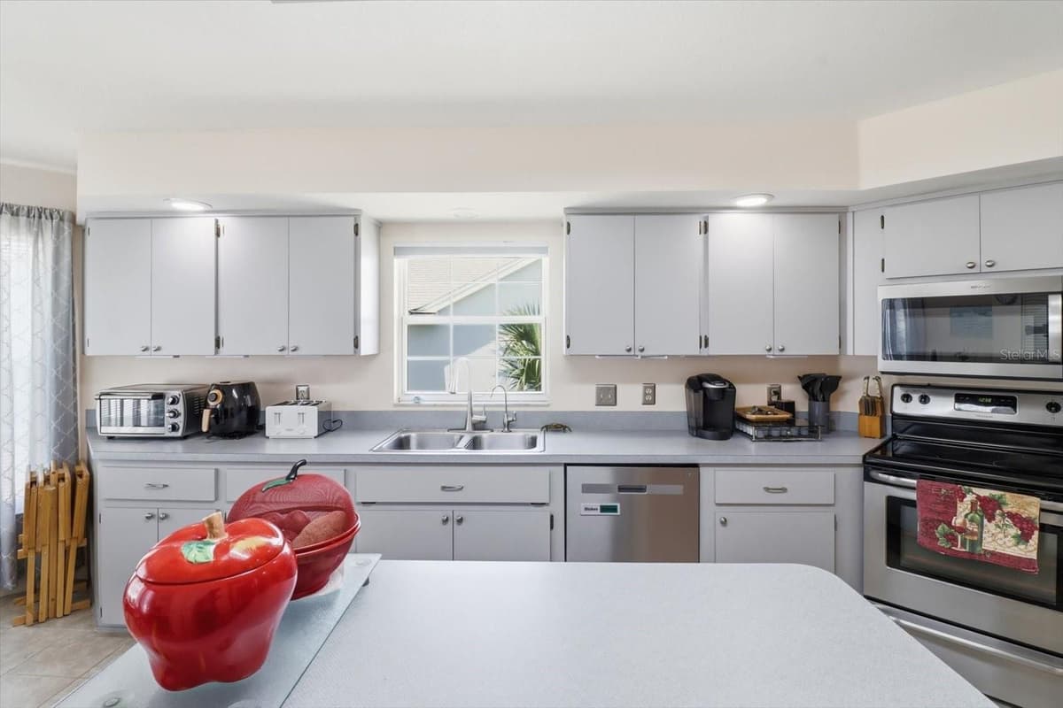 685 COLBERT COURT — photo 15 of 41