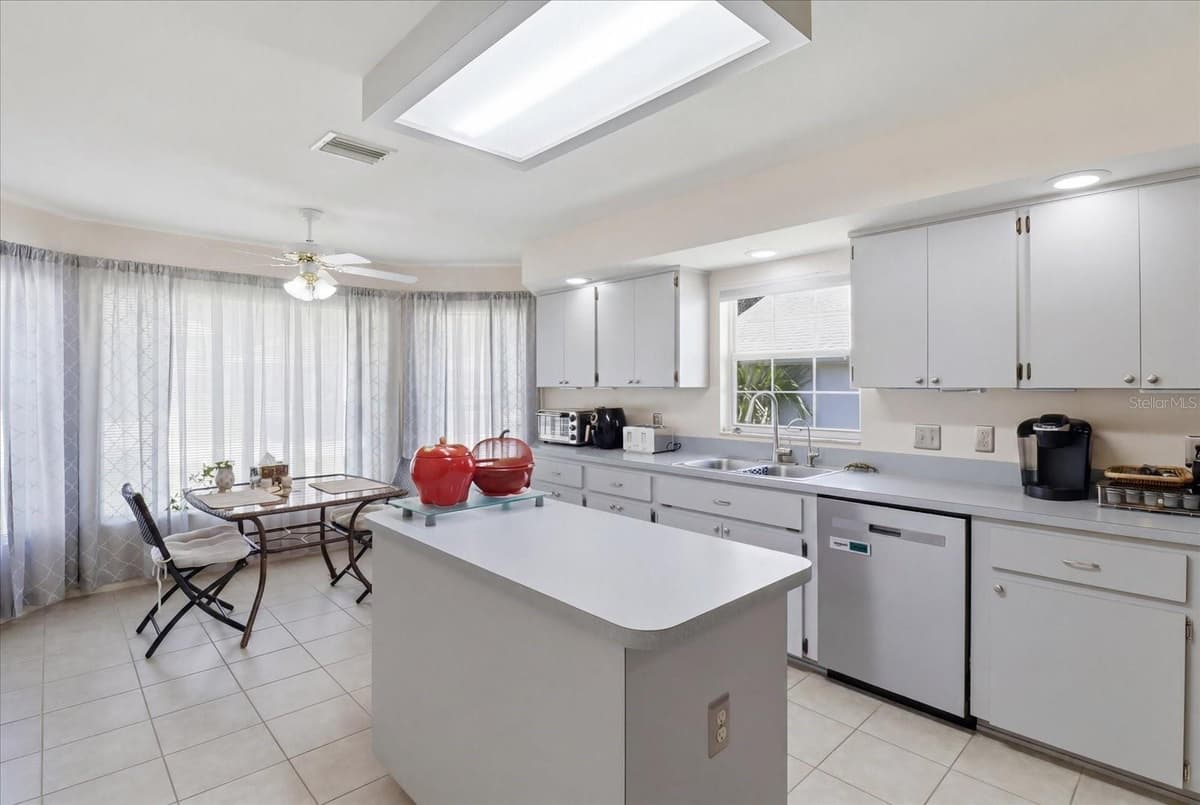 685 COLBERT COURT — photo 18 of 41