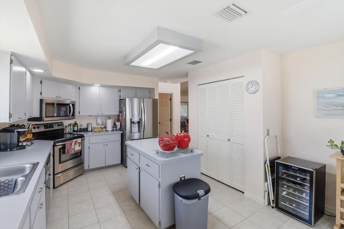 685 COLBERT COURT — photo 16 of 41