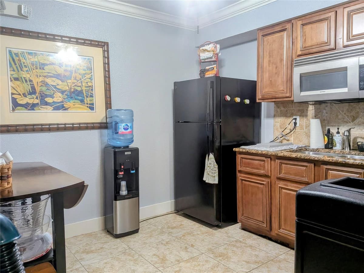 940 DOUGLAS AVENUE — photo 43 of 63