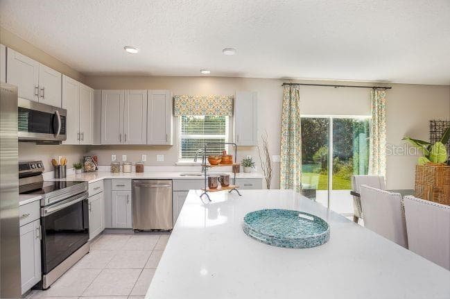 621 BROADOAK DRIVE — photo 4 of 42