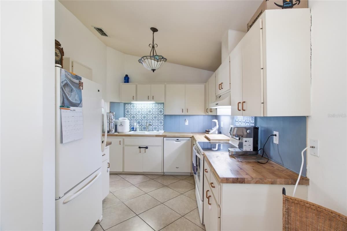 308 CHARTLEY COURT — photo 12 of 44