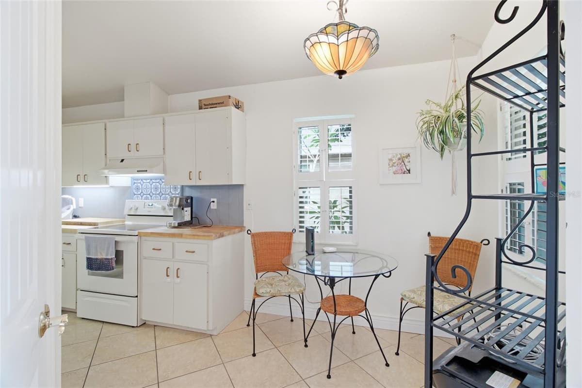308 CHARTLEY COURT — photo 10 of 44