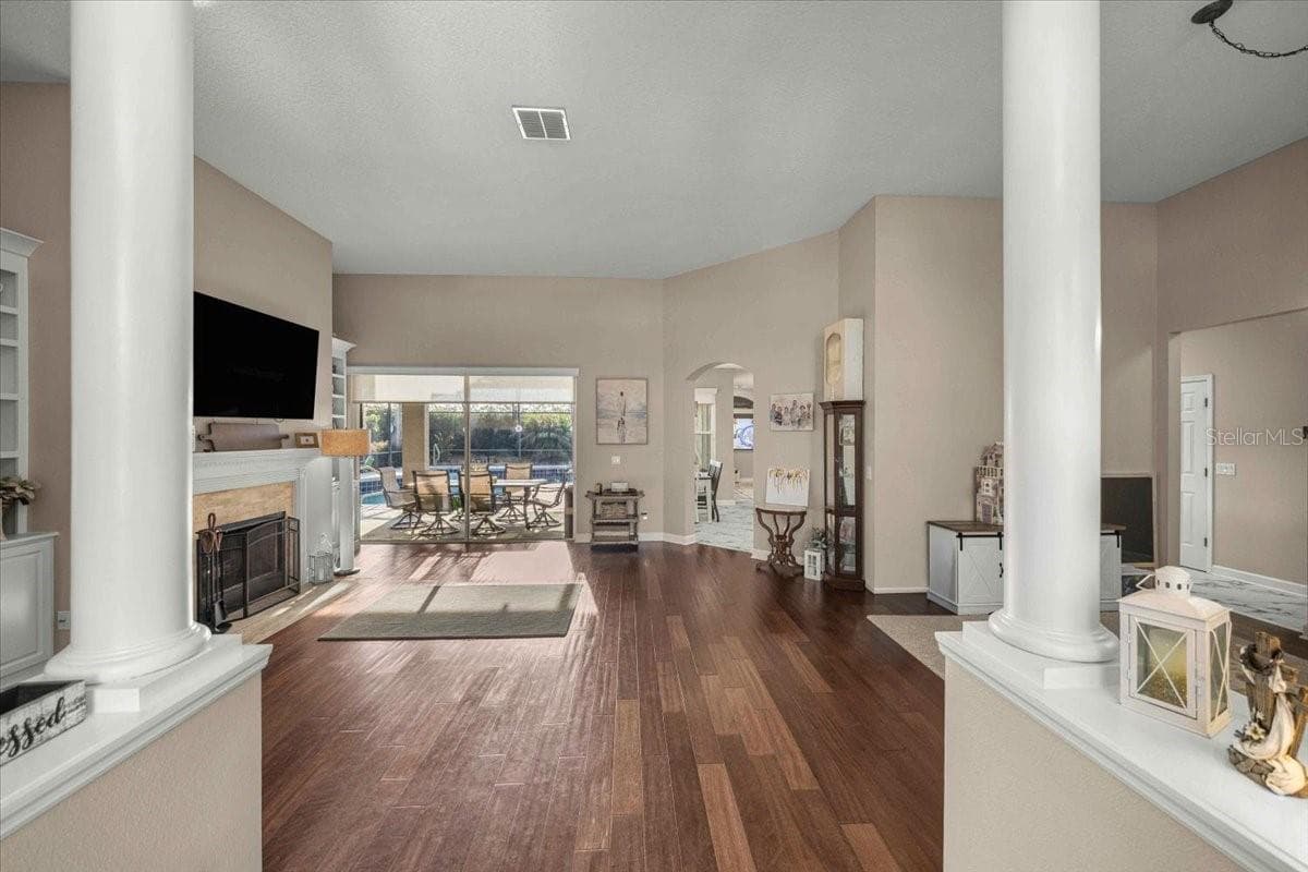 9095 LAUREL RIDGE DRIVE — photo 9 of 68